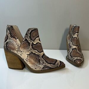 Vince Camuto Gigietta Snakeskin Leather Booties Size 5.5